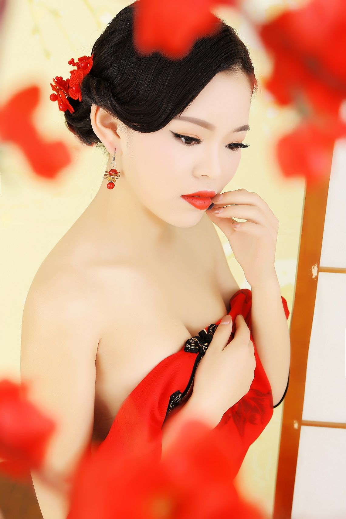 根据图片写一个优美的故事，用红楼梦的文风【优化故事】